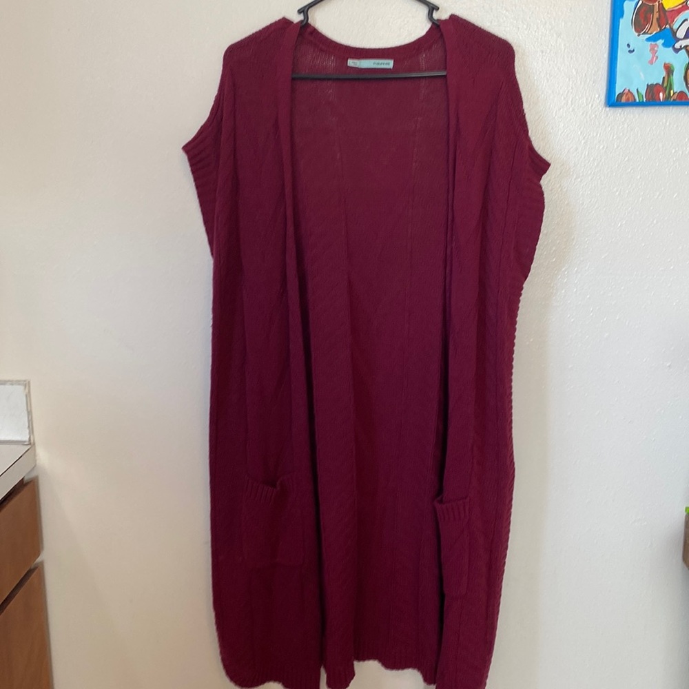 Red, long, knit Maurice’s vest with pockets!